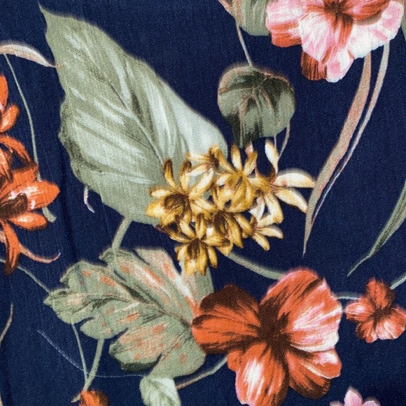 Guess floral wrap dress - Picture 2 of 3